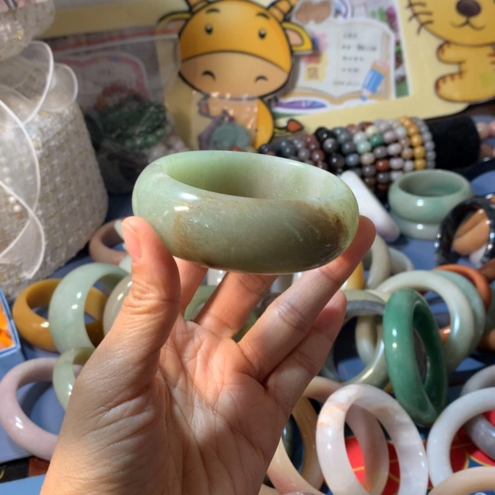 石英质玉（佘太翠）未镶嵌手链