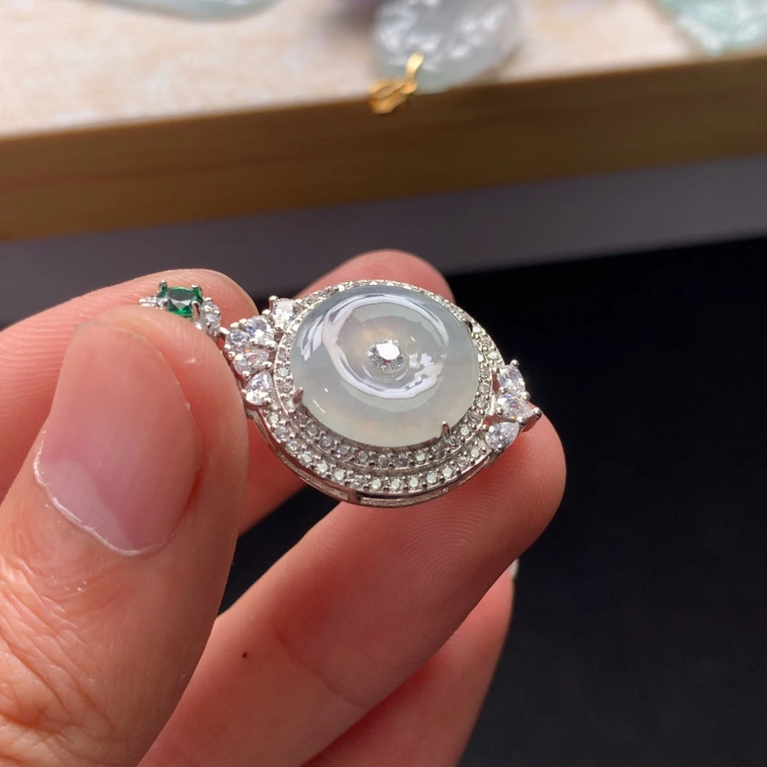 翡翠未镶嵌颈饰吊坠