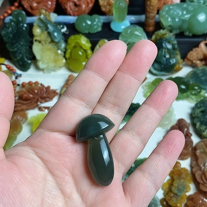 未镶嵌蛇纹石玉颈饰