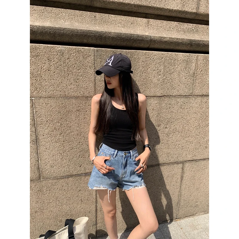 2025夏日时尚简约百搭背心上衣女高腰直筒设计感显瘦休闲牛仔短裤