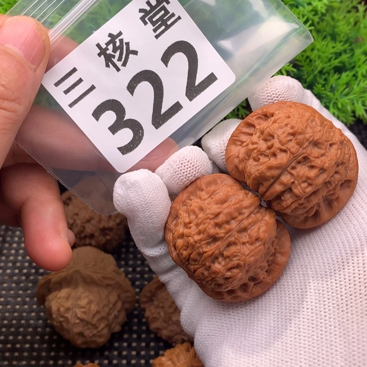 文玩核桃把件血麒麟41