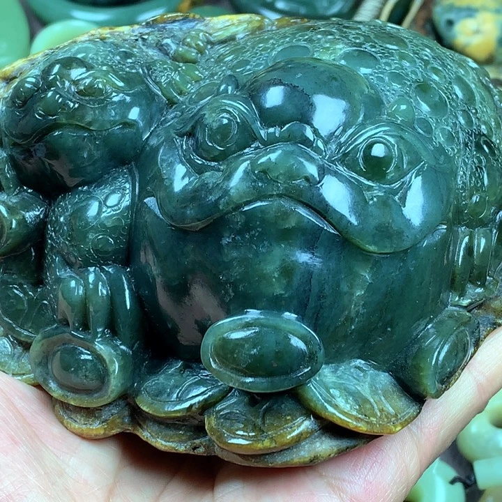 吊坠(赠链)未镶嵌岫岩河磨玉（透闪石质玉）