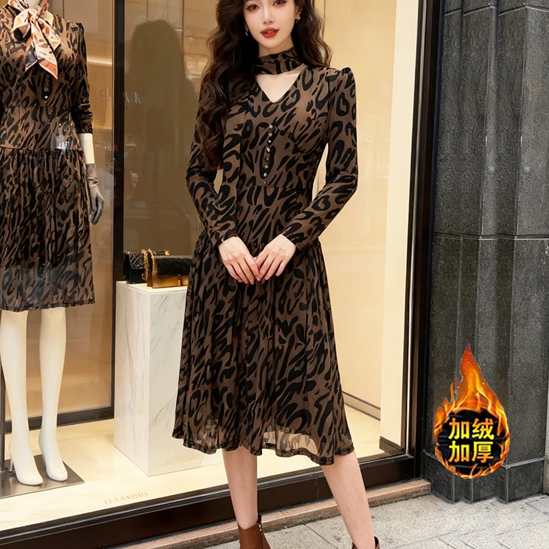 冬季新款-闪闪亮片小黑裙秋冬季新款连衣裙V领收腰中长款加绒裙子