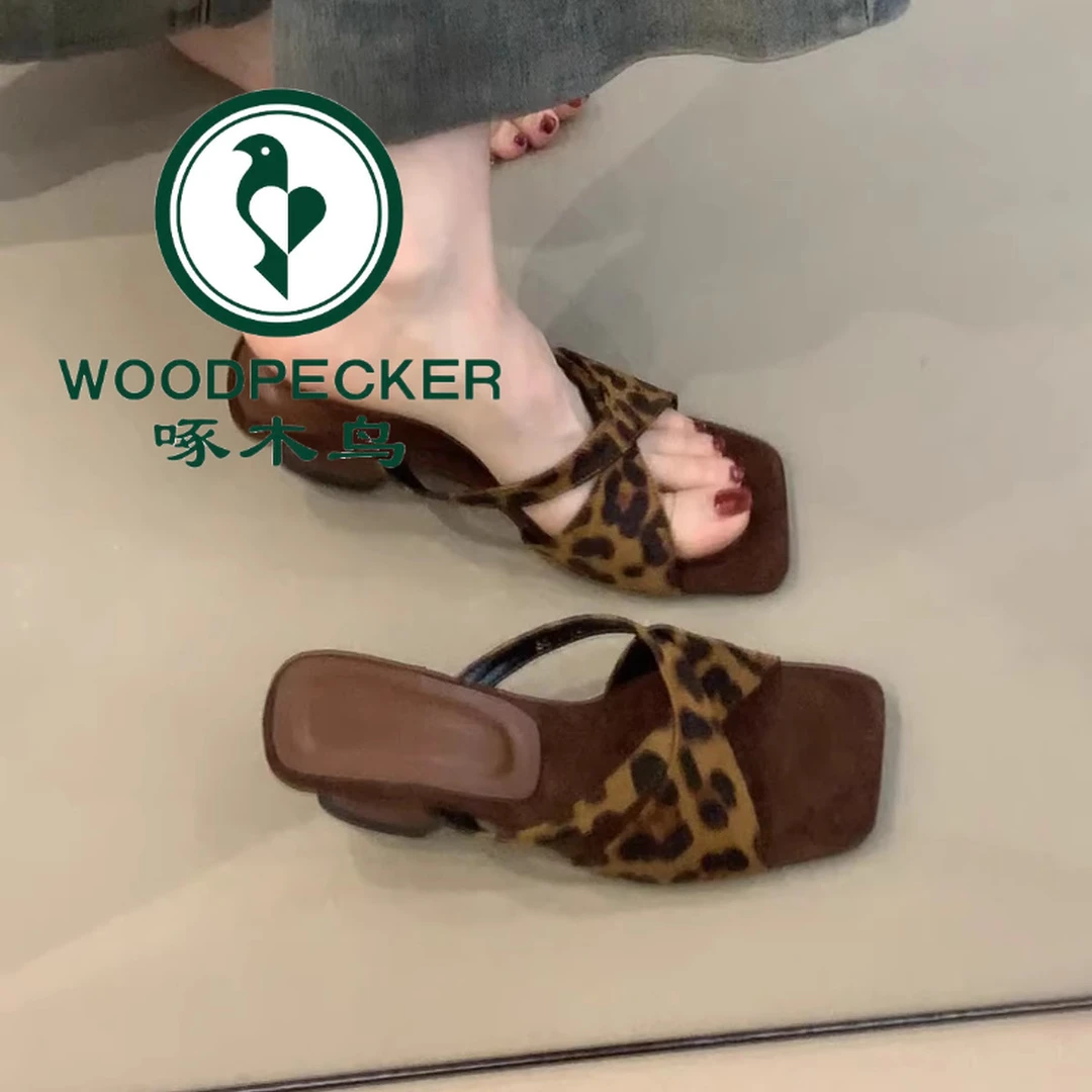 啄木鸟复古豹纹高跟一字带凉拖鞋女夏季外穿露趾方头气质坡跟凉鞋