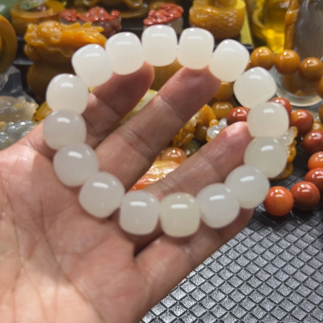 石英质玉未镶嵌颈饰