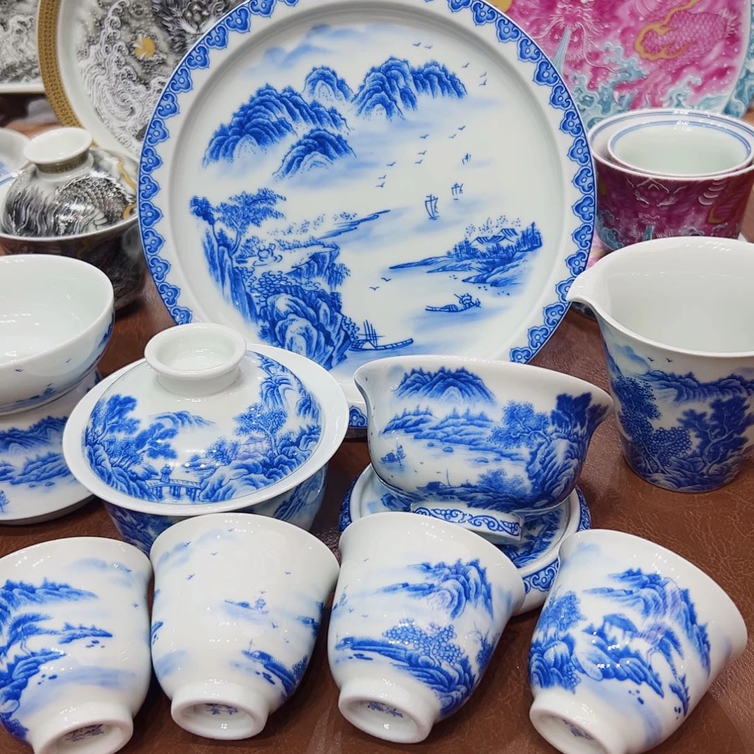 摆件景德镇陶瓷艺术展演区艺术展获金