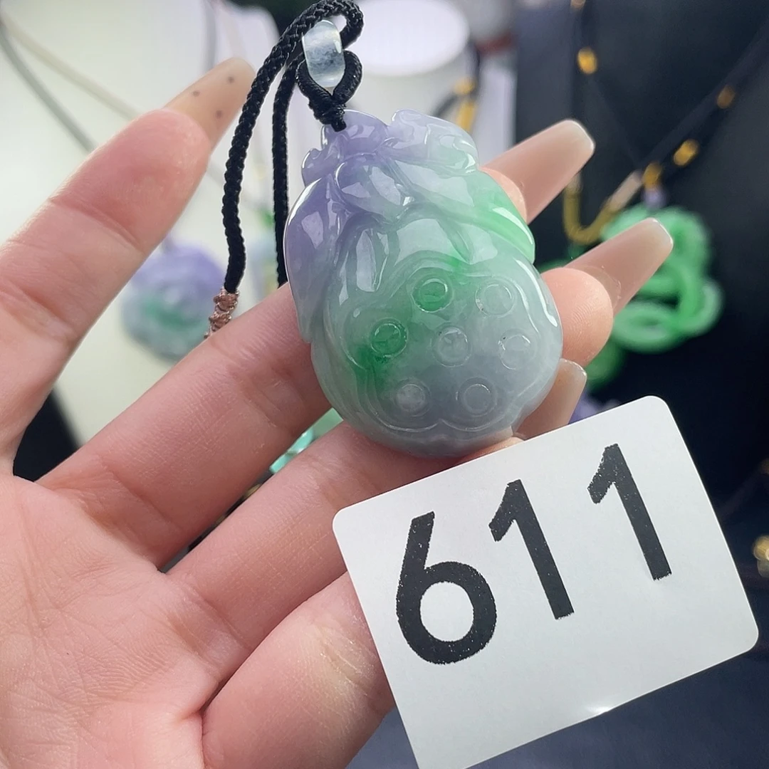 翡翠未镶嵌吊坠(赠链)