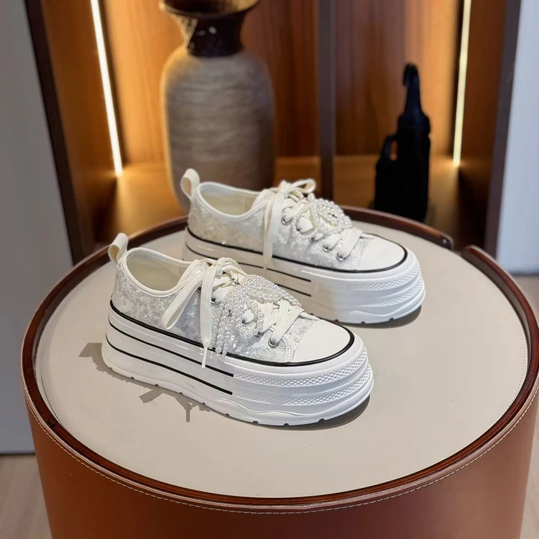 百搭厚底增高松糕小白鞋女2025春季新款透气网面亮片珍珠休闲板鞋
