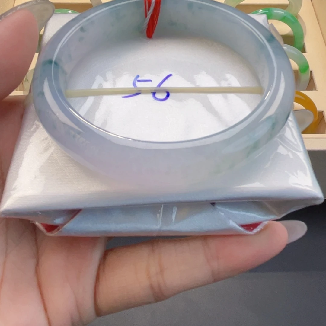 翡翠手镯未镶嵌高冰飘花