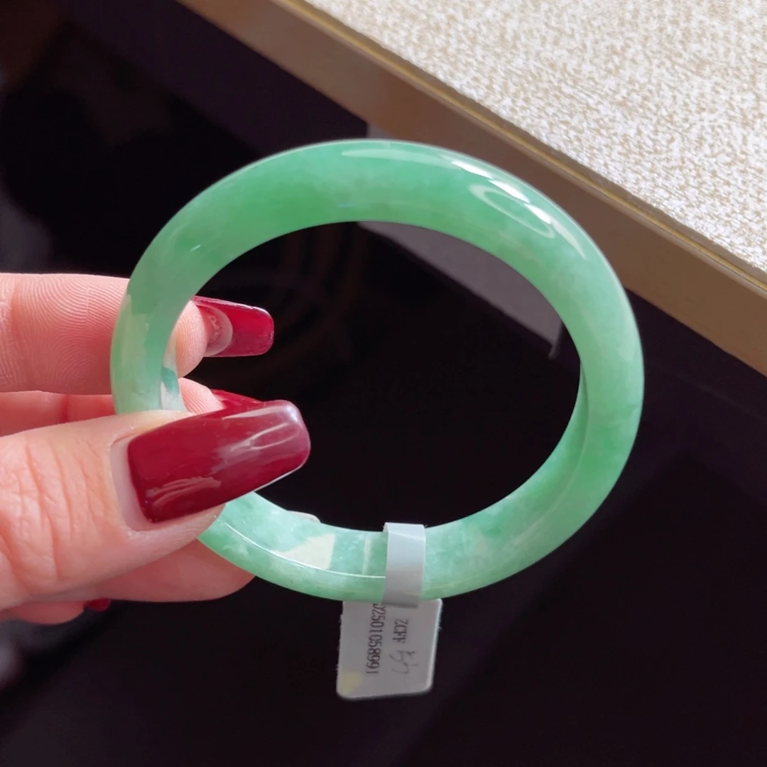 翡翠手镯未镶嵌手镯