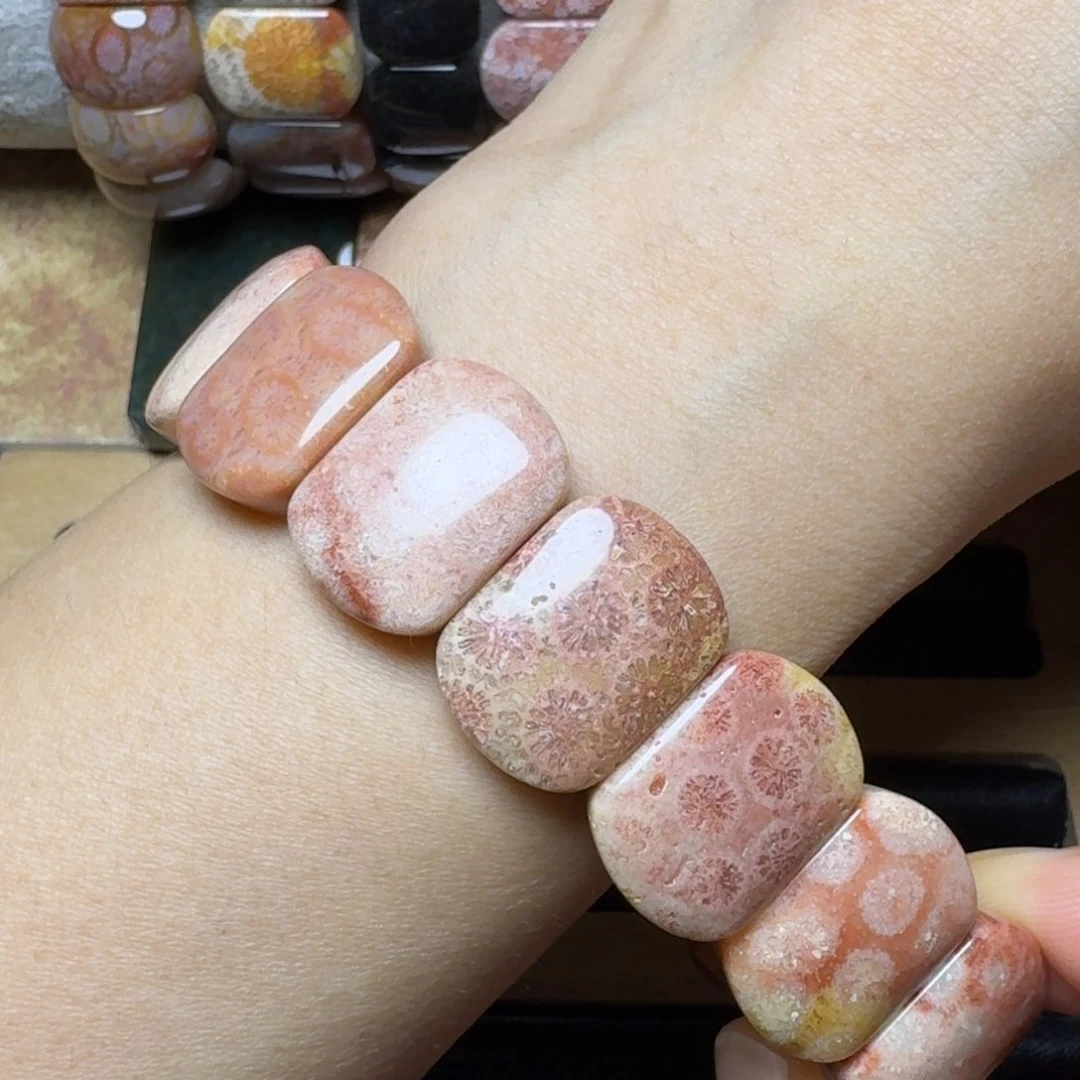 硅化玉草莓沙沙，很特别的颜色未镶嵌