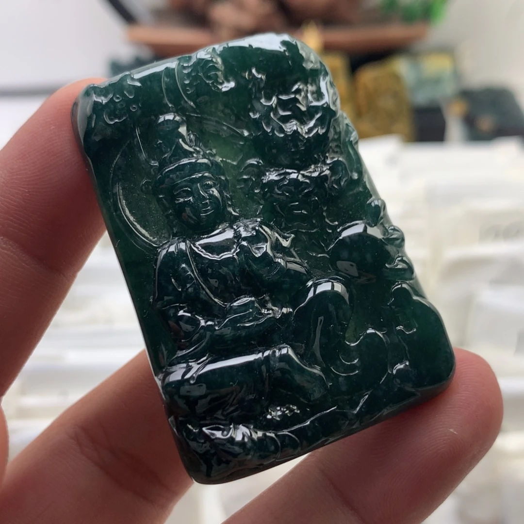 颈饰未镶嵌翡翠观音