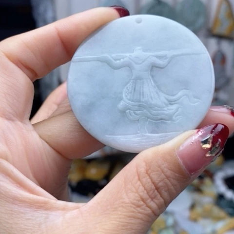 翡翠颈饰未镶嵌翡翠