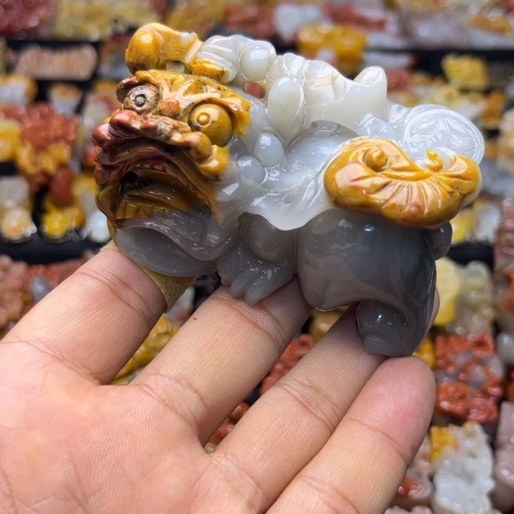 节***制未镶嵌石英质玉（黄龙玉）颈饰