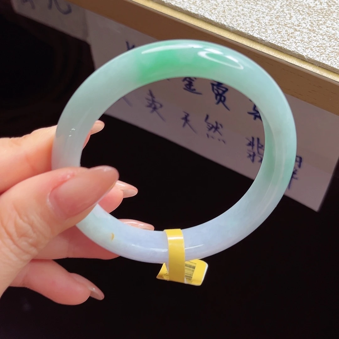 翡翠手镯未镶嵌手镯