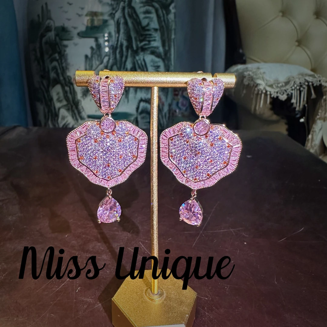 B1789粉紫爱心盾牌T方钻耳环