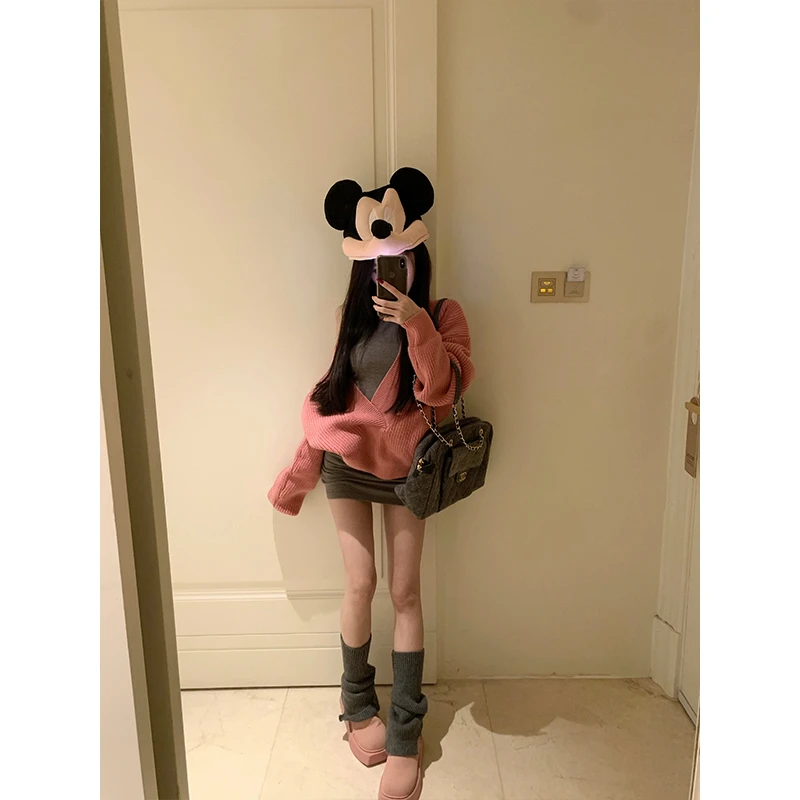 withmin白兔 冬日落歌 挂脖露背连衣裙+V领宽松毛衣套装2412464