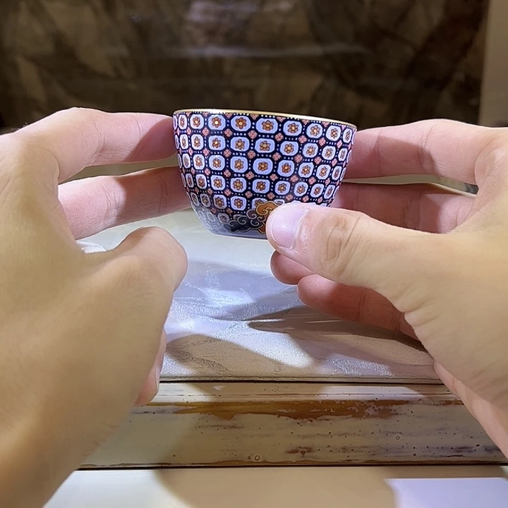珐琅彩敦煌鹦鹉小缸杯