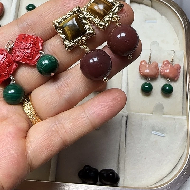 婷***婷孔雀石未镶嵌耳饰