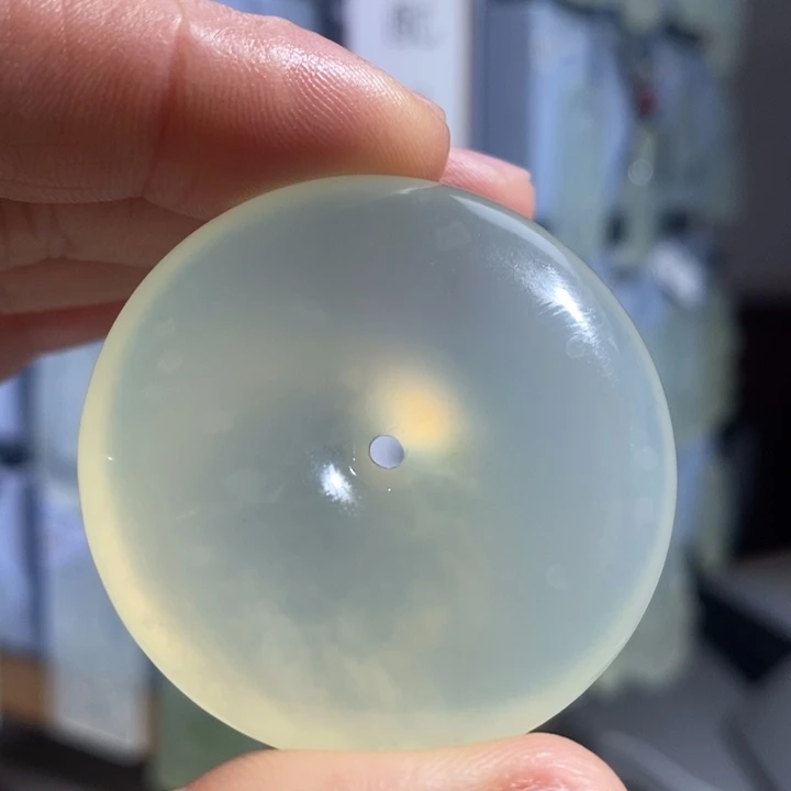 岫玉未镶嵌颈饰吊坠