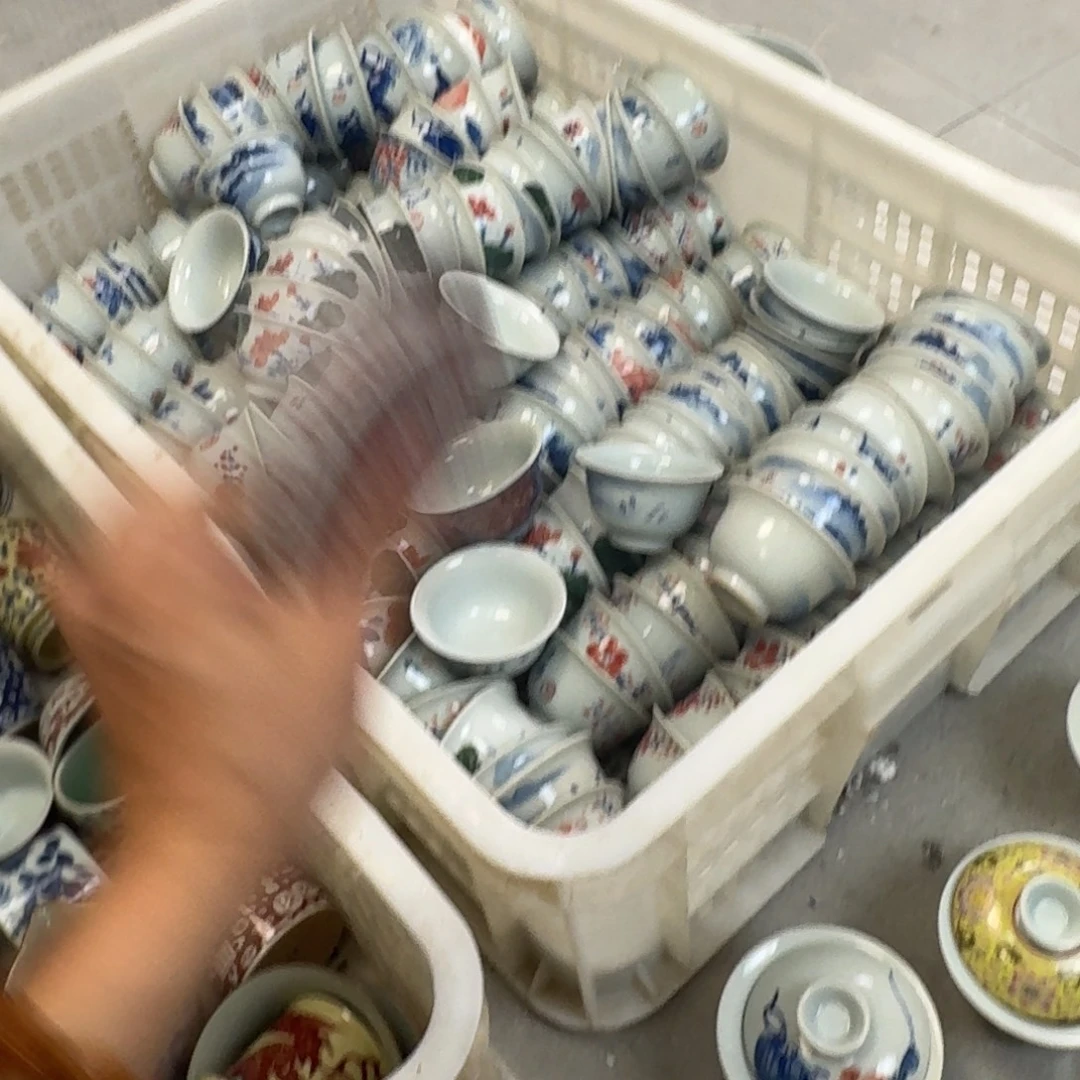 杯釉里红八宝盖置