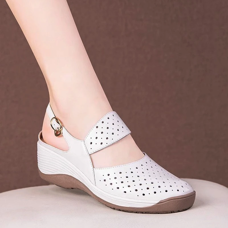 夏季透气休闲拼色洞洞鞋女圆头增高坡跟鞋舒适妈妈鞋真皮镂空高跟