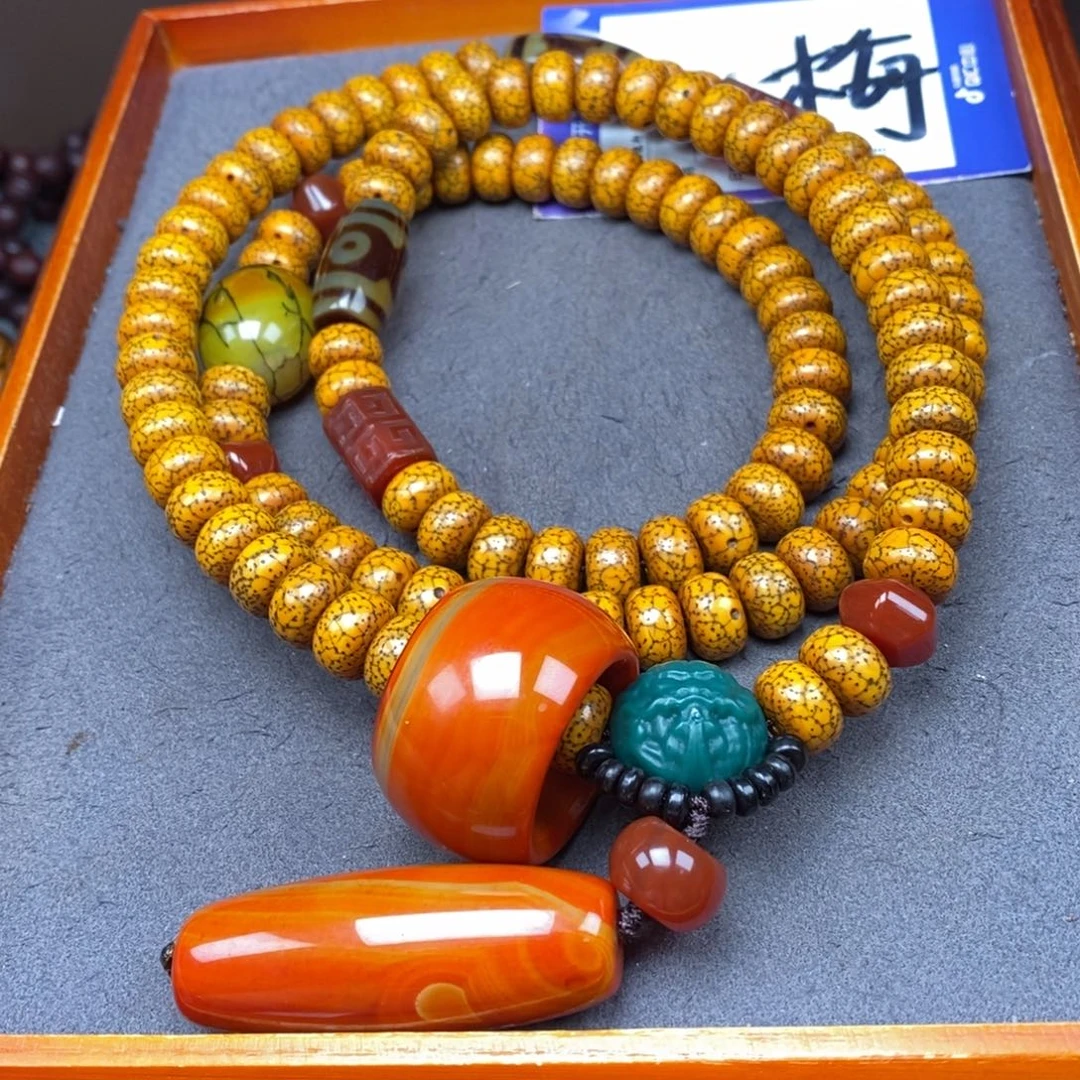 星月菩提吊坠上**水星月