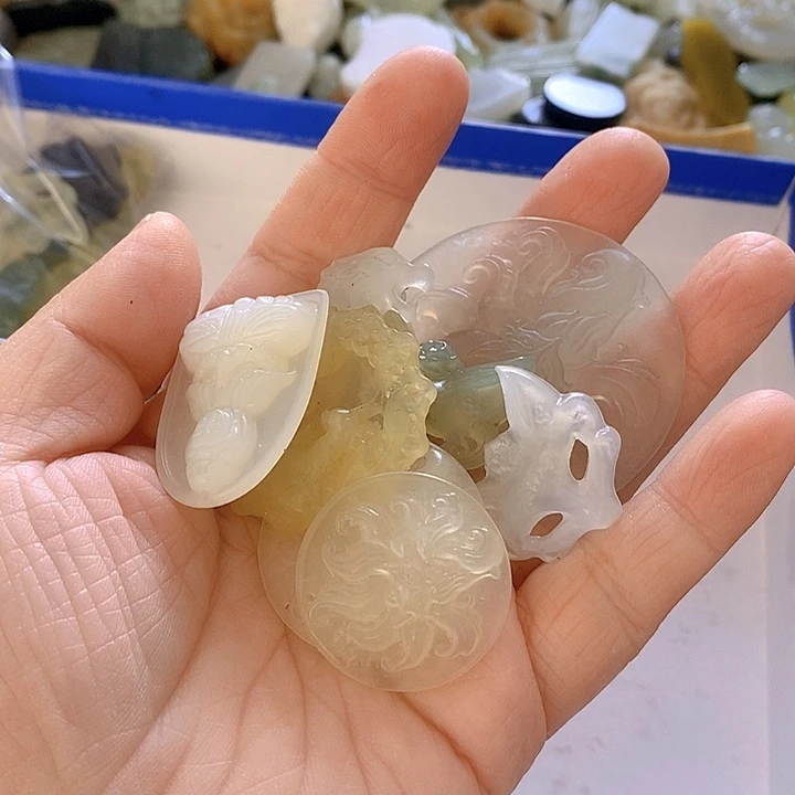 蛇纹石玉颈饰未镶嵌C**…305