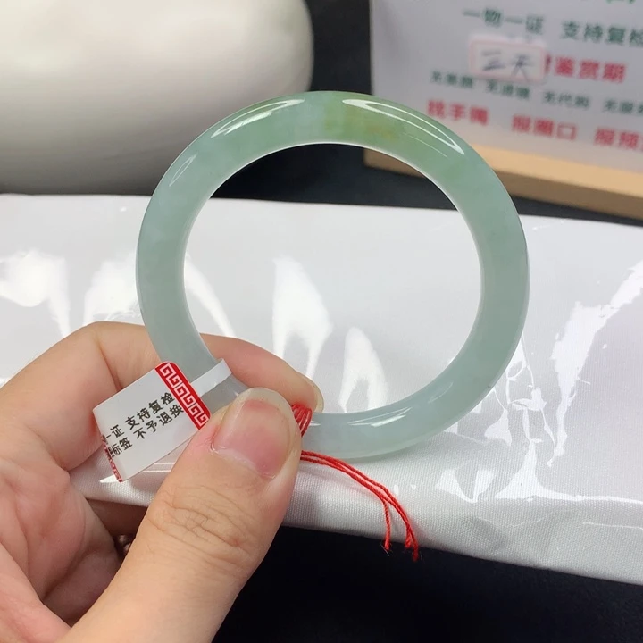 翡翠手镯（圆镯）未镶嵌5152