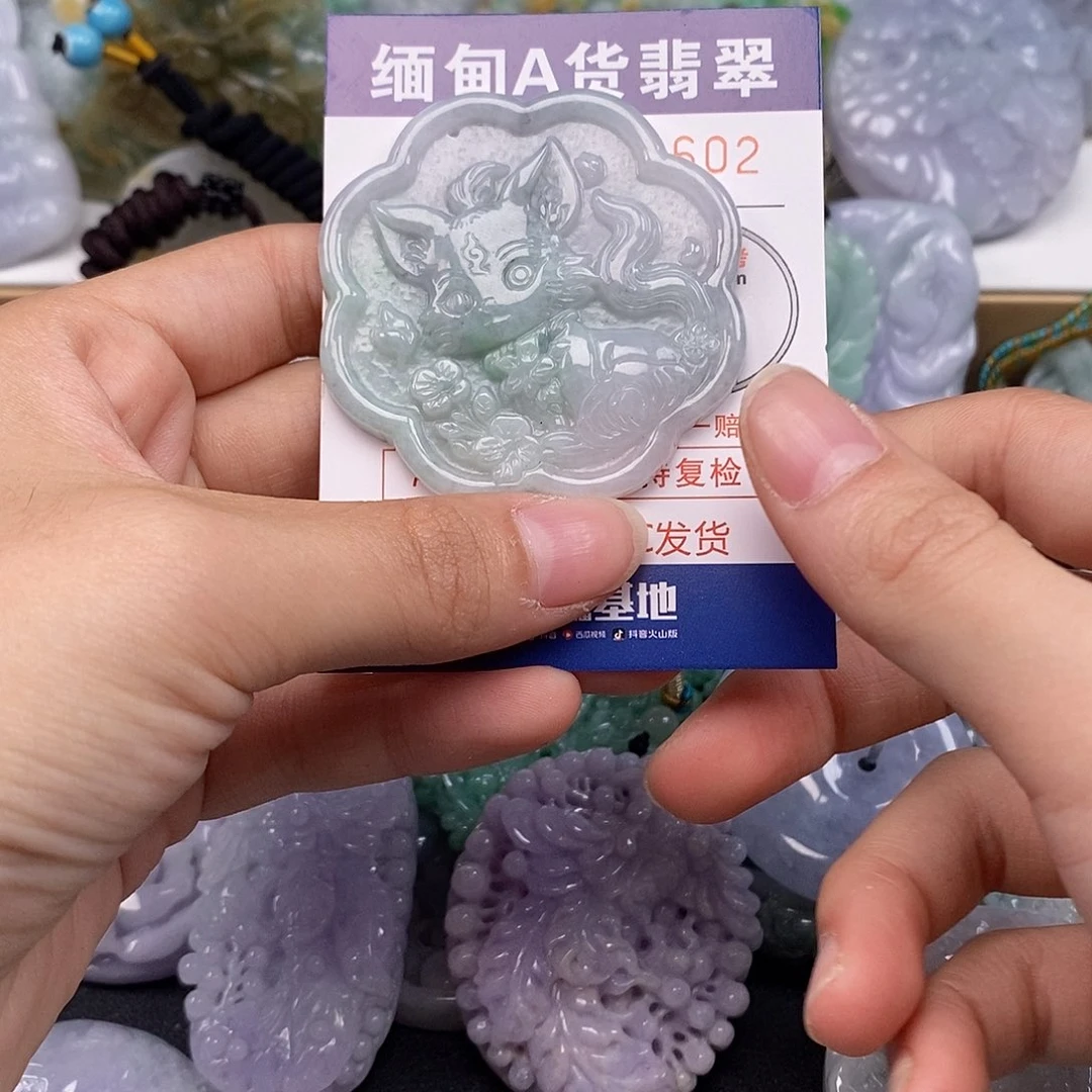 吊坠(不含链)未镶嵌翡翠