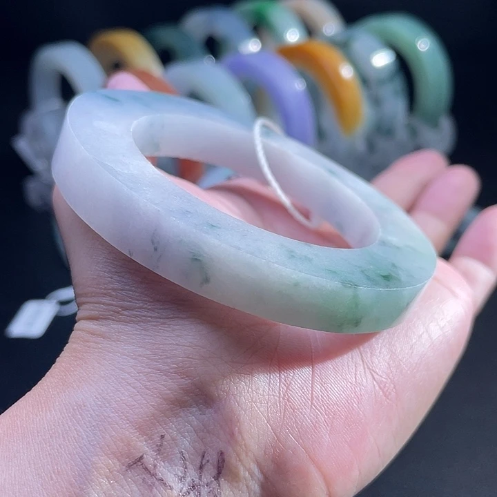 定制翡翠未镶嵌翡翠手镯