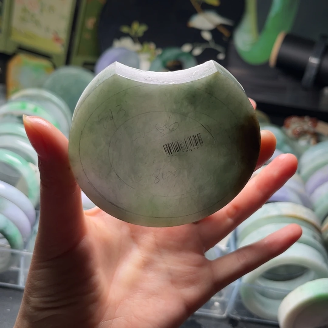定制翡翠未镶嵌手镯湖水绿50-56贵妃