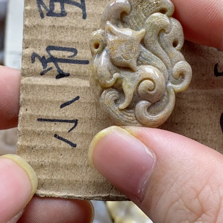 硅化珊瑚（珊瑚玉）颈饰未镶嵌枫