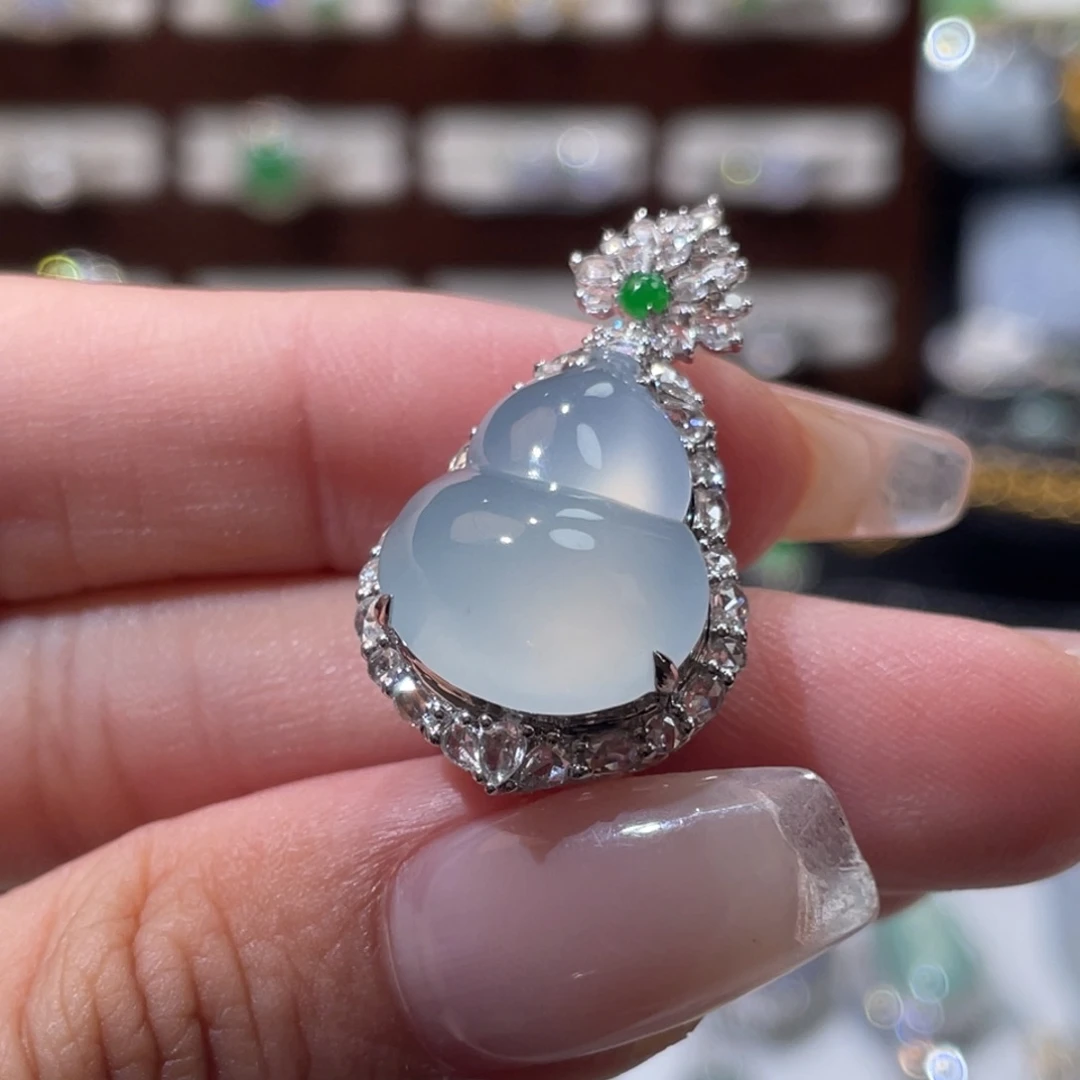 翡翠18K金镶嵌颈饰