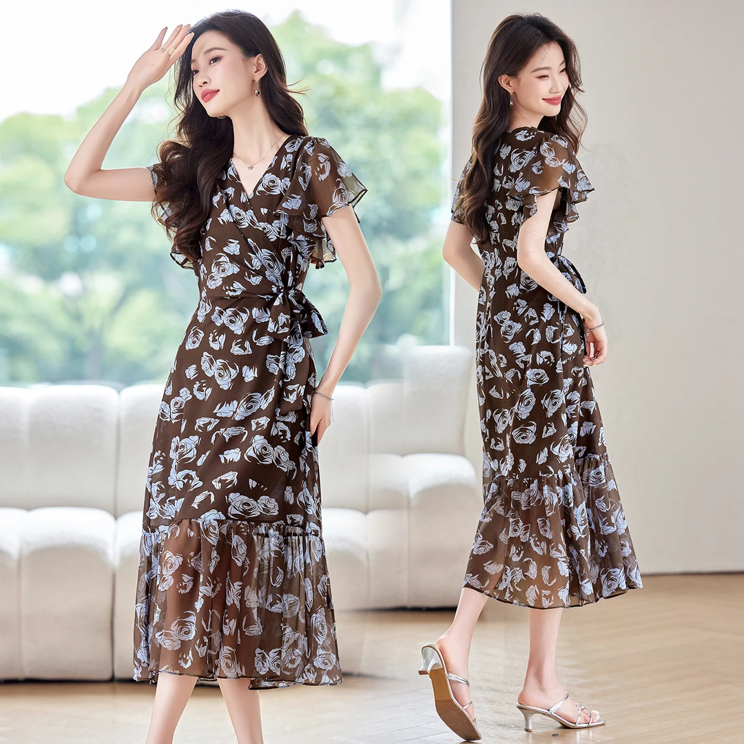 法式气质碎花V领连衣裙女2025夏季新款高级感系带收腰中长款裙子