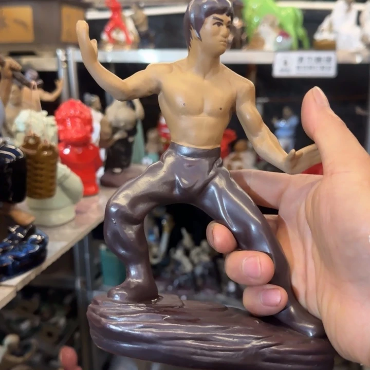 石湾公仔衬托盆景漂亮