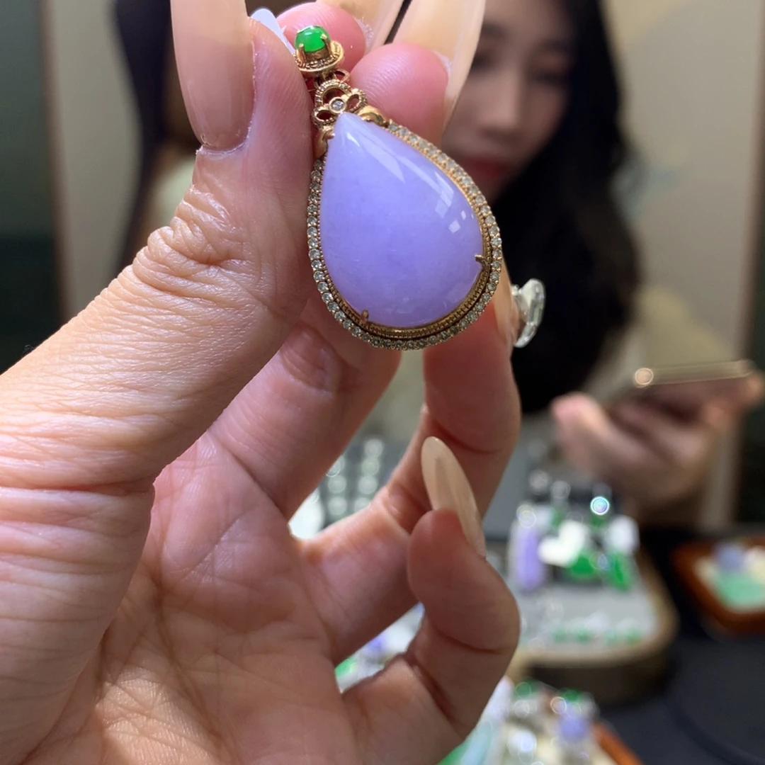 颈饰18K金镶嵌翡翠