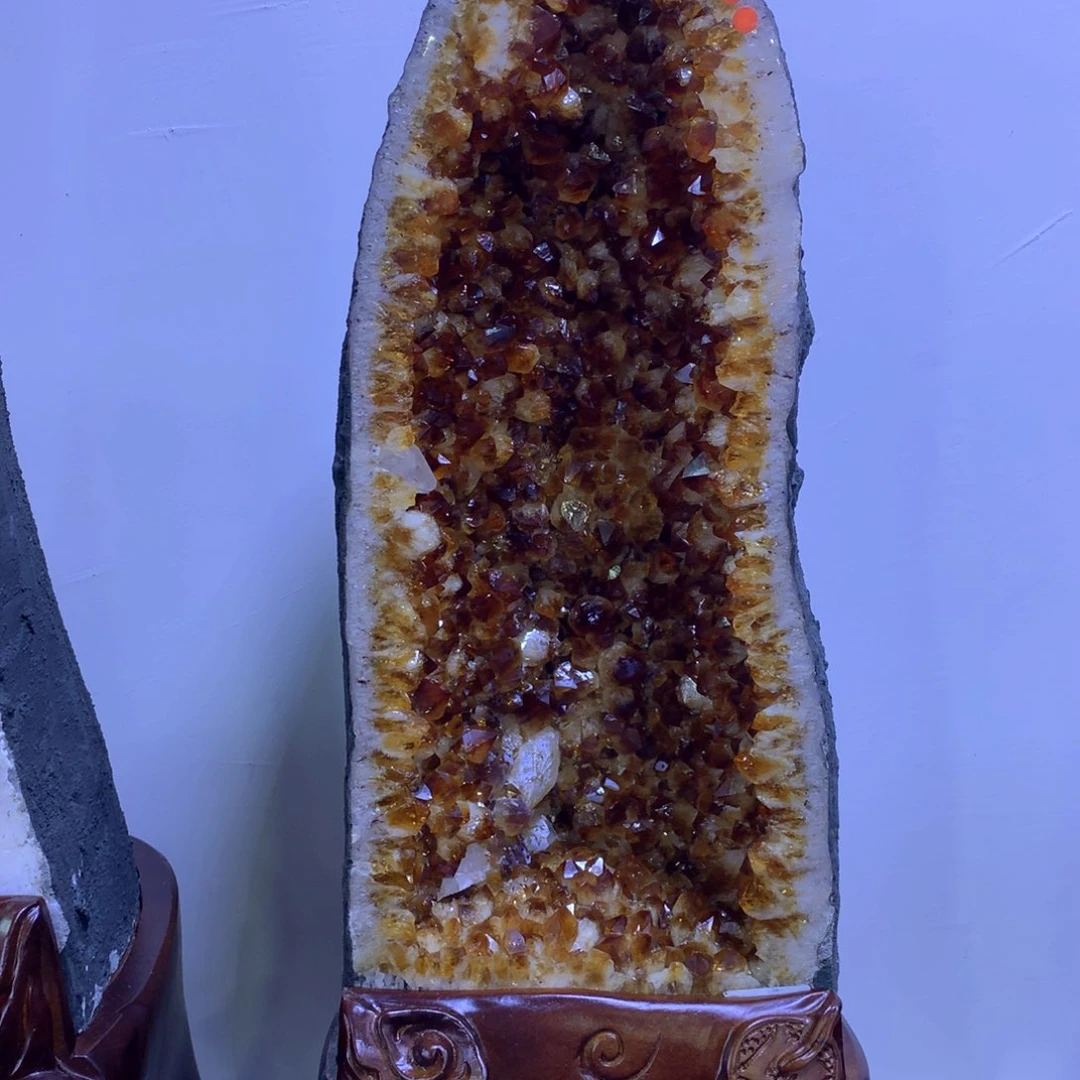 织绣黄水晶晶洞摆件
