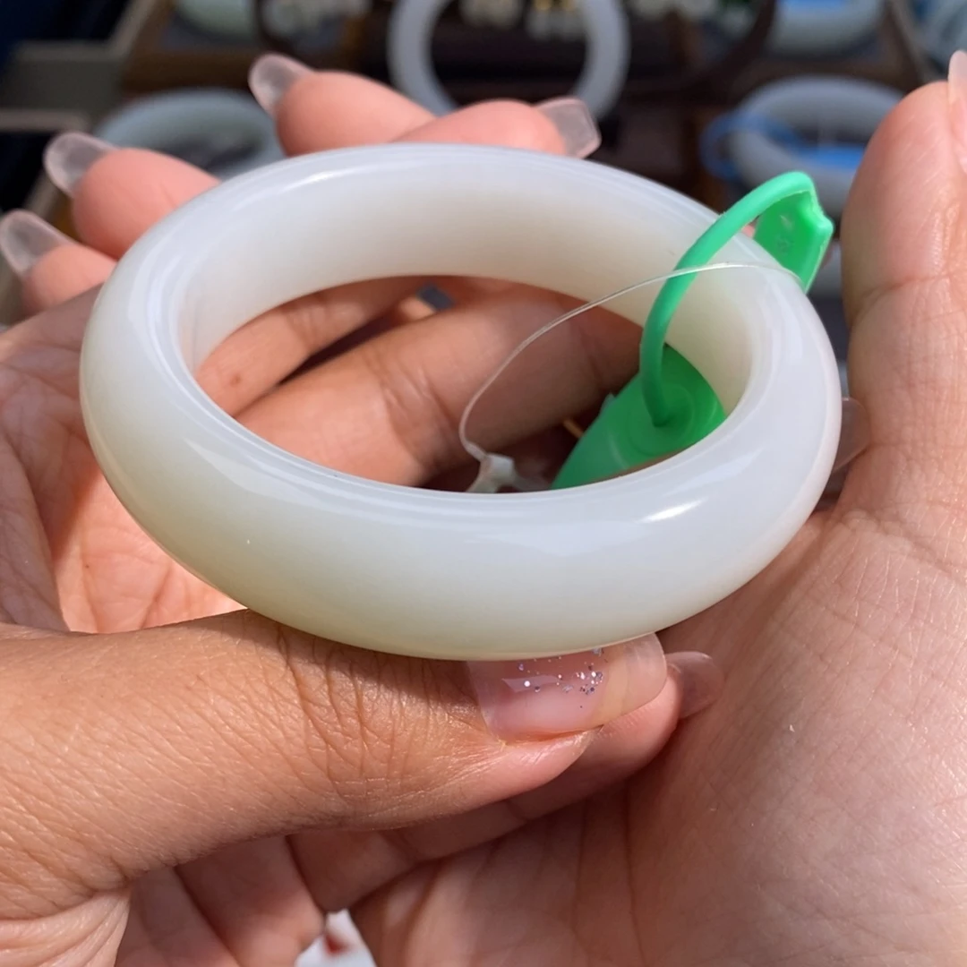 和田玉未镶嵌手镯