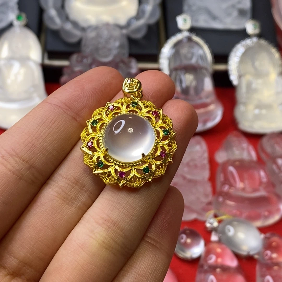 石英质玉合金吊坠