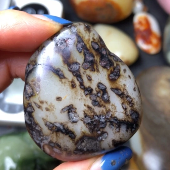 和田玉未镶嵌珠宝奇石