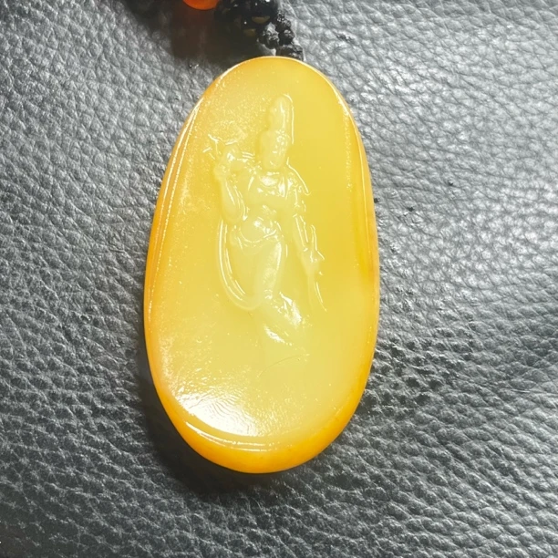 和田玉黄沁站观音