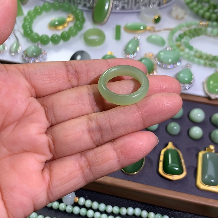 和田玉（翠青玉）未镶嵌戒指