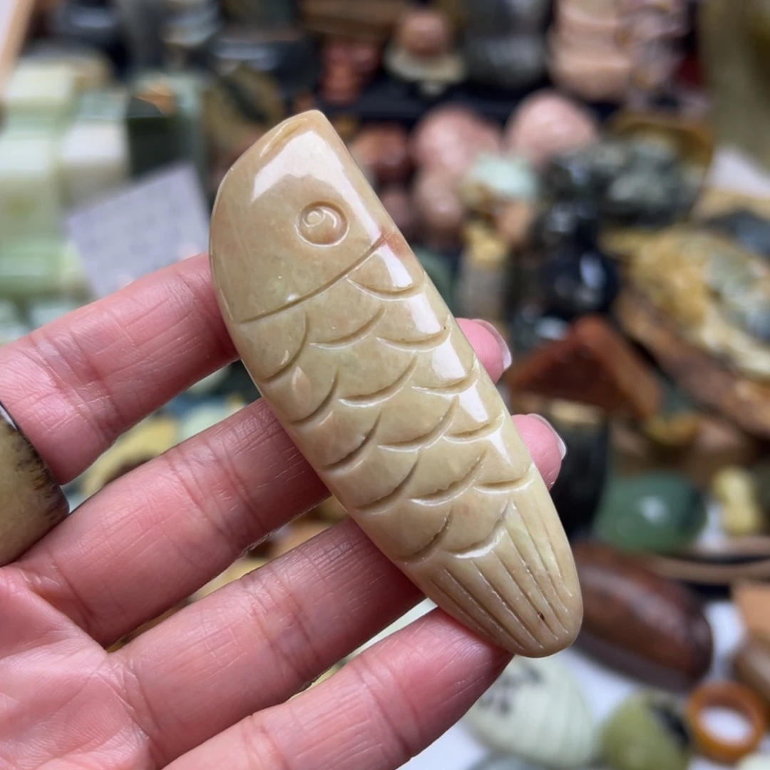 岫玉未镶嵌颈饰辽阳粉手玩鱼