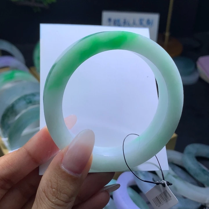 定制翡翠未镶嵌翡翠手镯