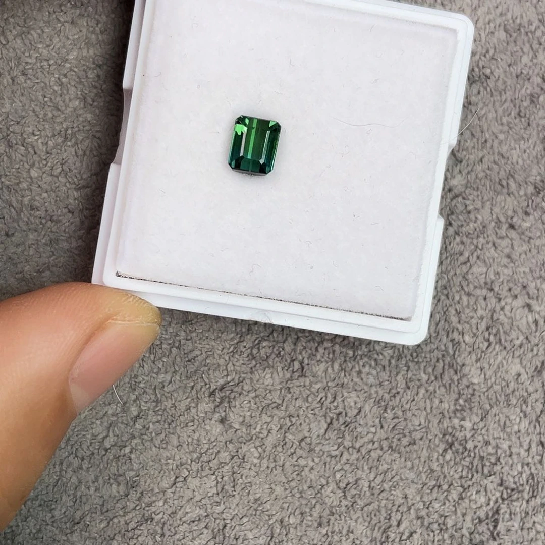 路***妞裸石未镶嵌碧玺1.29Ct