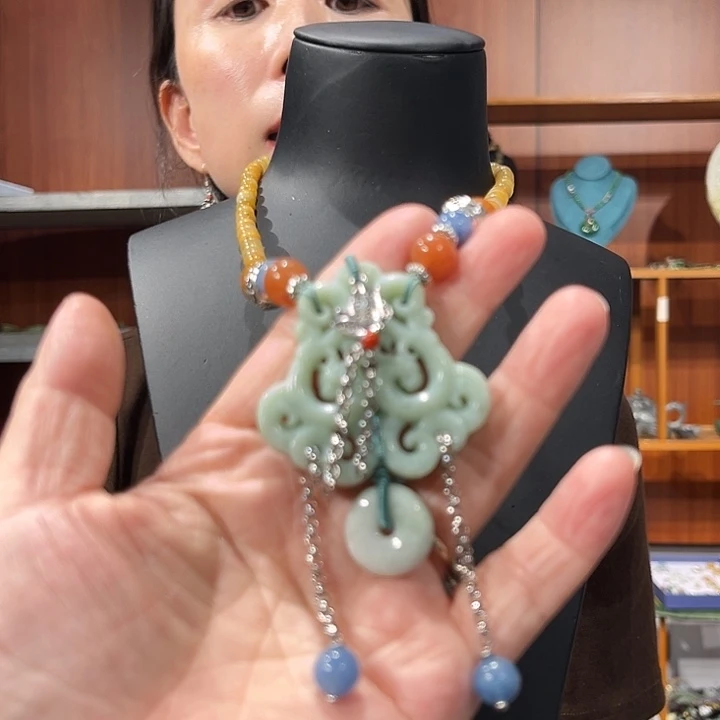 颈饰未镶嵌和田玉（糖玉）