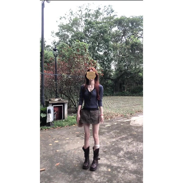 V领蓝灰条纹拼接假两件长袖t恤女夏季修身显瘦设计感上衣短裙套装