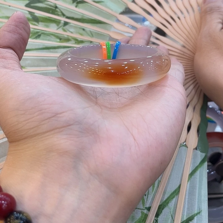 玛瑙/玉髓手镯未镶嵌一***光