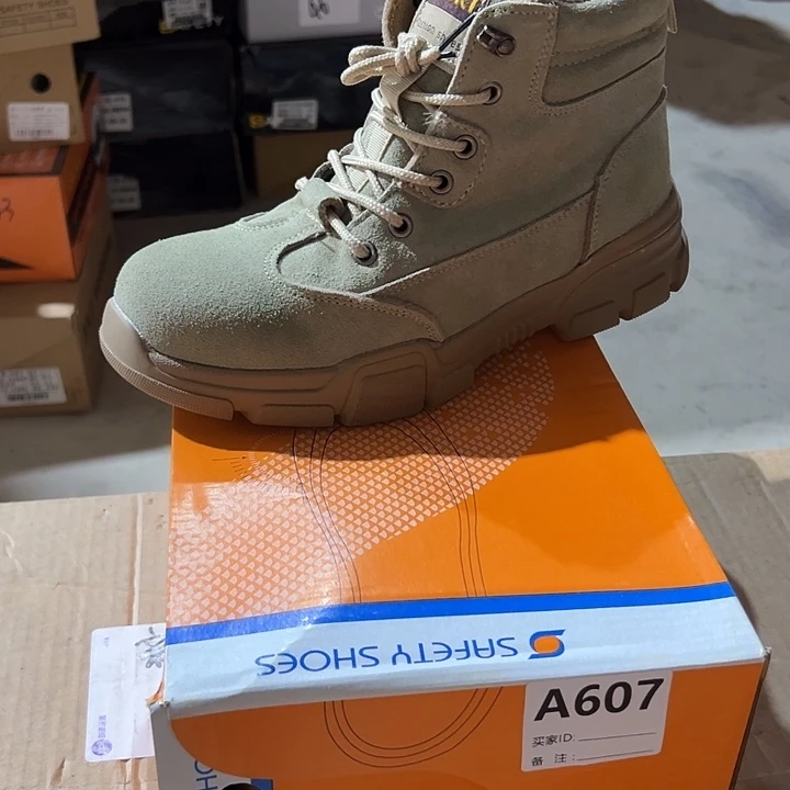 编号607号。43码微瑕防砸防刺劳保鞋